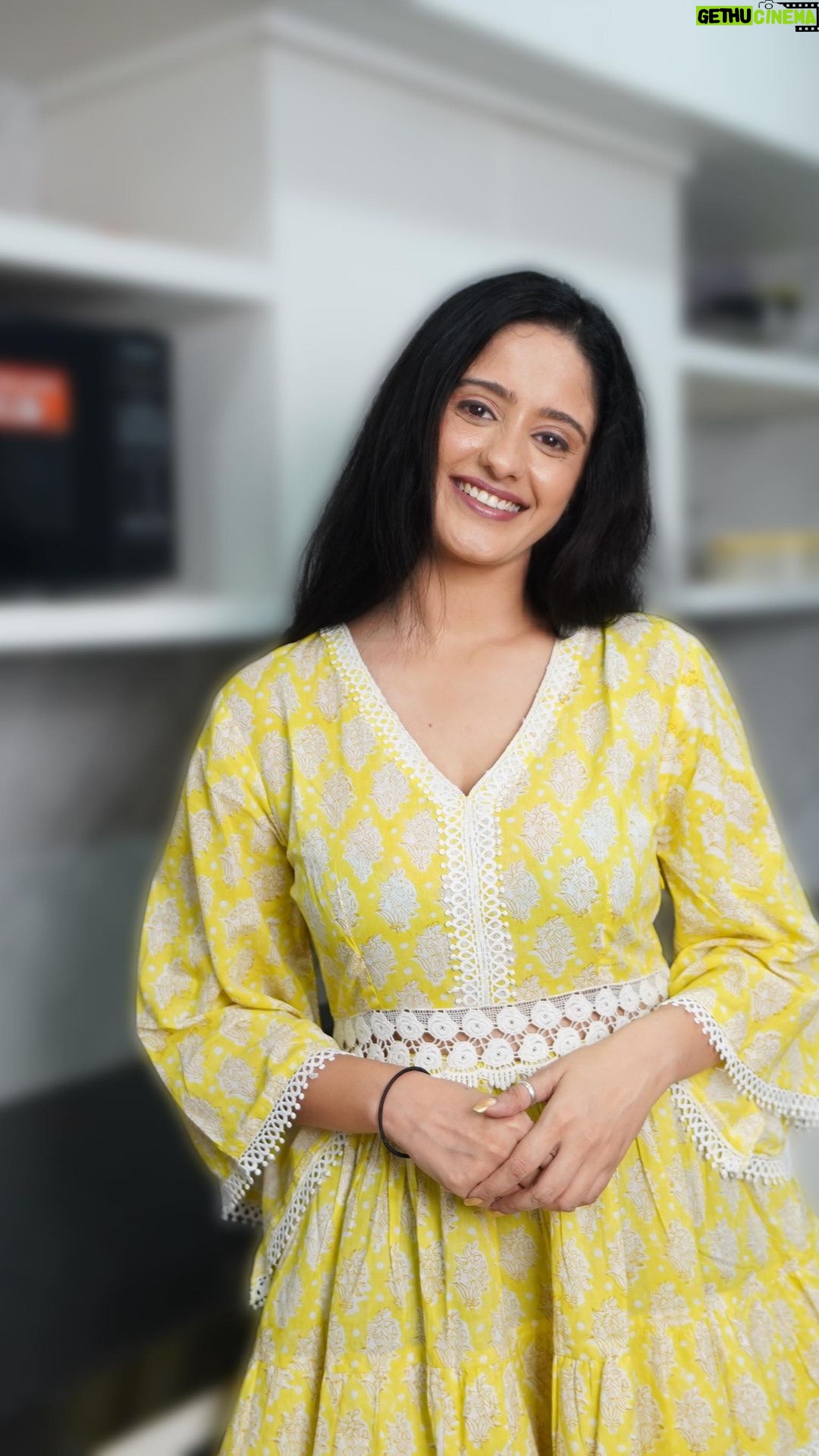 Ayesha Singh Instagram - How great is it to get 100% natural and fresh cow milk at your doorstep every morning before 7 am 🤩🤩🌸 Well, Country Delight ensures the same and we are loving it ❤They have no middlemen at all which gives them full control over providing natural Cow Milk to us with ZERO risk of any adulteration. I have started Living Better with the Country Delight. 🤷🏼♀️❤️ When are you downloading the app?🤔😉 #CountryDelight #PureGoodness #ad