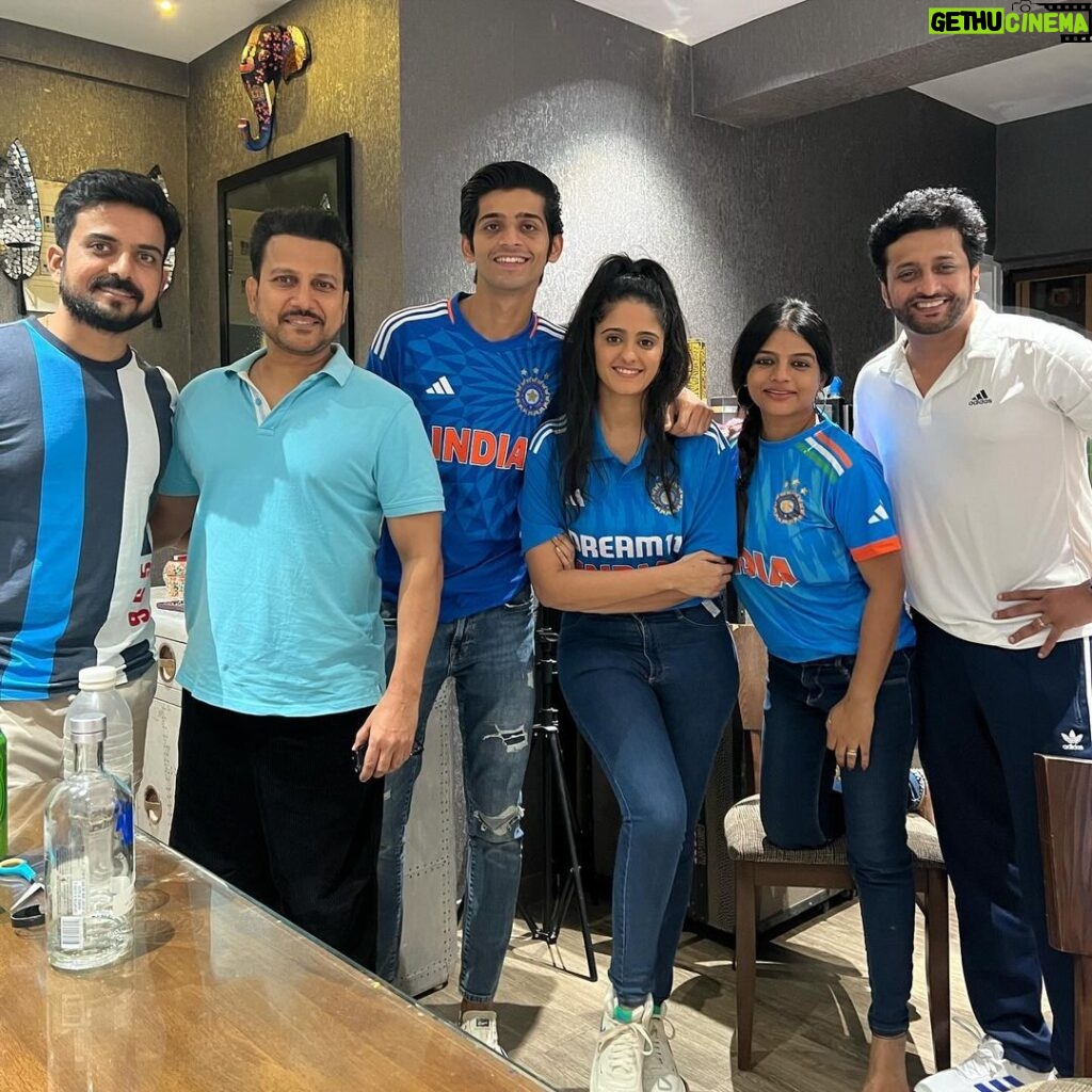 Ayesha Singh Instagram - We are extremely proud of our Indian Cricket team for a brilliant performance throughout the tournament and in regards to yesterday ,hard luck! Pictures of togetherness and enjoyment. We Indians will always stand by our team. See you soon❣ PS:- Last picture @ishaanrajeshsingh in serious discussion with dear Gorilla ❣