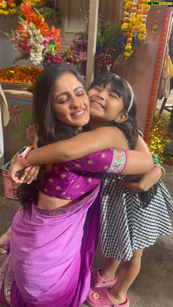 Ayesha Singh Instagram - Finally we met after so long time 🥹 this is called a pure love … I love you @ayesha.singh19 @ayesha.singh19 @aria_sakaria . . . . . . #ariasakaria #ayeshasingh19 #sai #savi #saikisavi #ghkkpm #ghkkpm #bondind #savi #sai #starplus #cute #love #trending