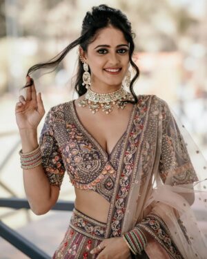 Ayesha Singh Instagram - Stylist:- @nehaadhvikmahajan 
Outfit:- @neerusindia 
Hair & Make up:- @vanshikhachanglanimua 
Photographer:- @camera.wala_ 
👉🏻 swipe