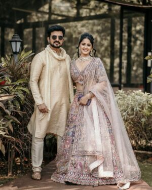 Ayesha Singh Instagram - Stylist:- @nehaadhvikmahajan 
Outfit:- @neerusindia 
Hair & Make up:- @vanshikhachanglanimua 
Photographer:- @camera.wala_ 
👉🏻 swipe