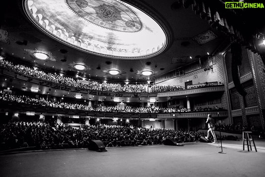 Aziz Ansari Instagram - Richmond last night. Thanks for coming out. Photos by @pjsykes