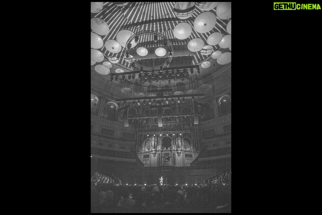 Aziz Ansari Instagram - Royal Albert Hall is an incredible stage. Thanks everyone who came out in London. Photos by @norman__wong