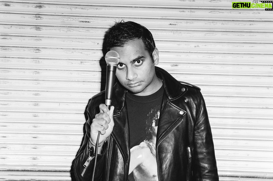 Aziz Ansari Instagram - Toronto, thanks for coming out. Photos by @norman__wong