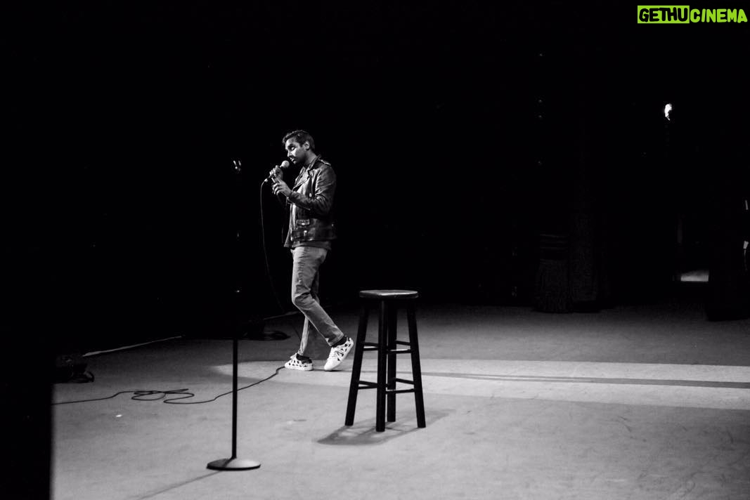 Aziz Ansari Instagram - Richmond last night. Thanks for coming out. Photos by @pjsykes