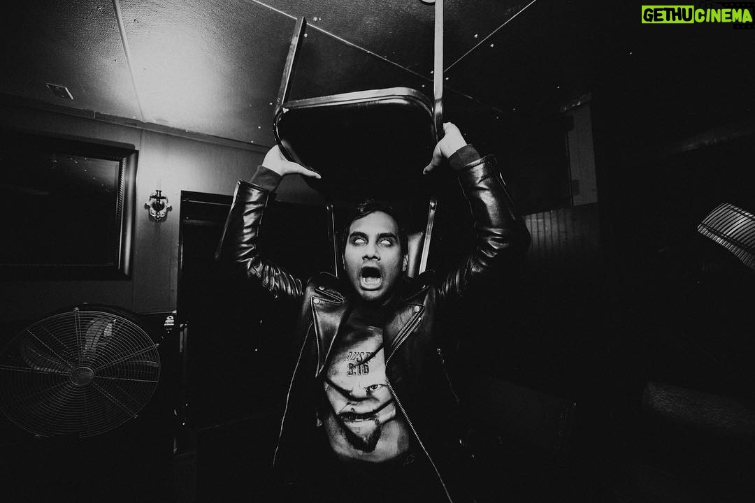 Aziz Ansari Instagram - WWE style antics backstage in Austin. Photo by @katrina.barber