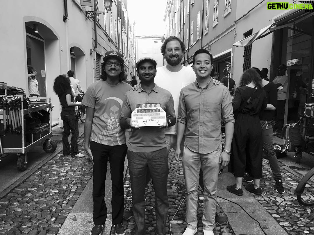 Aziz Ansari - 60.3K Likes - Season 2 inizia adesso! (Season 2 begins now!) #MasterofNone