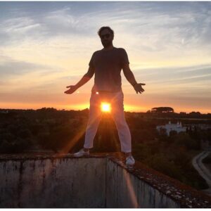Aziz Ansari Instagram - Sunset. #BigBudLilBud #BudsInItalia #TheBudsareBack