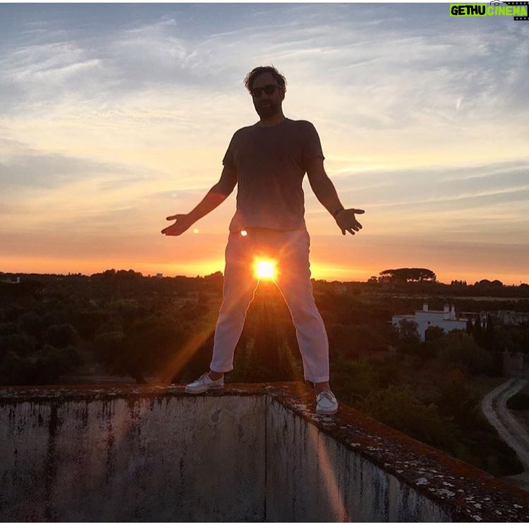 Aziz Ansari - 42.1K Likes - Sunset. #BigBudLilBud #BudsInItalia #TheBudsareBack