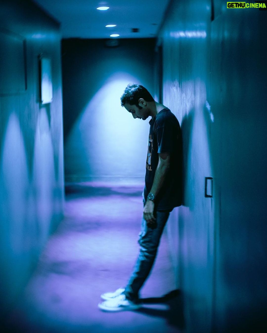 Aziz Ansari Instagram - BACKSTAGE 📸: @marcusrussellprice