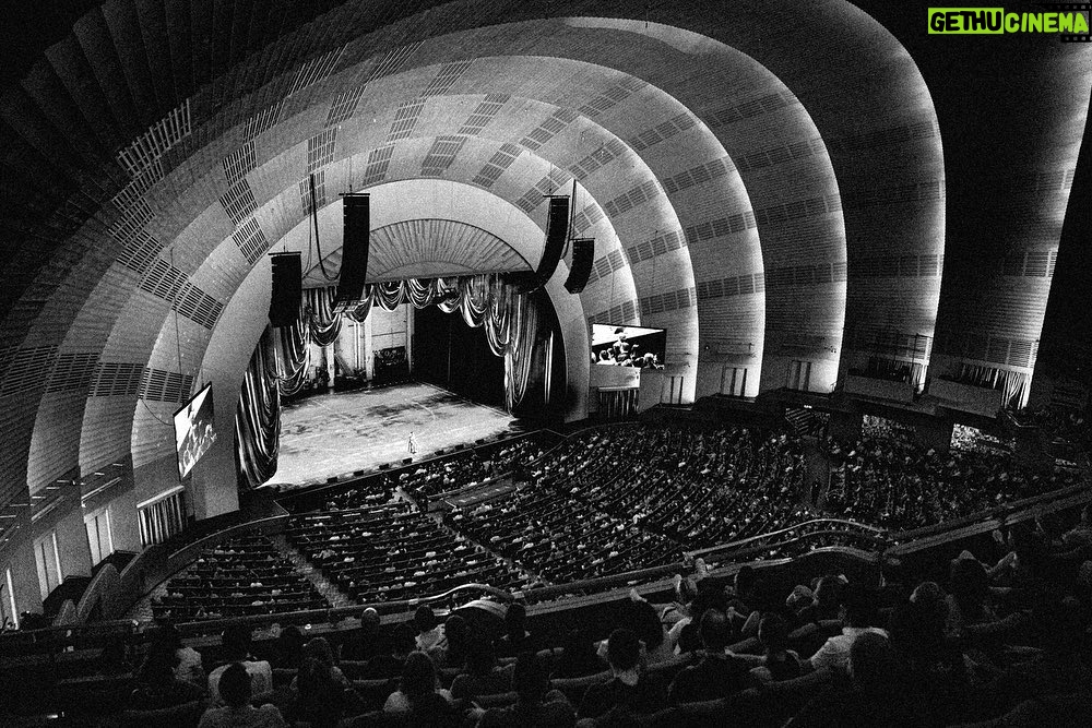 Aziz Ansari - 49.3K Likes - Happy Father’s Day.
Radio City Music Hall - Night 1
📷: @marcusrussellprice