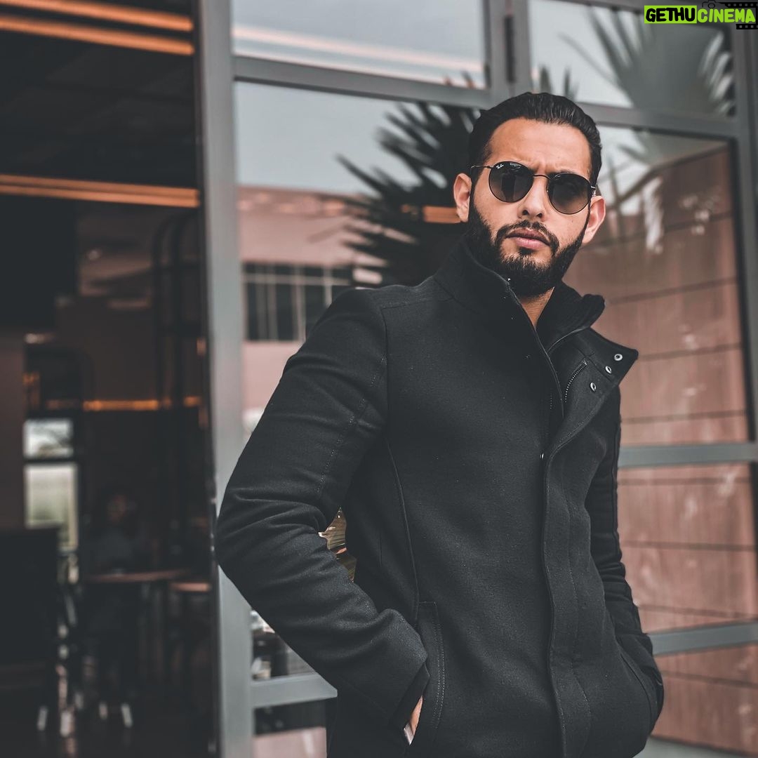 Aziz Bader - 7.3K Likes - Black is the new Black 🕶
Photo by: @shaijieee