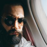 Aziz Bader Instagram - لا تلوح للمسافر... المسافر راح... ✈️