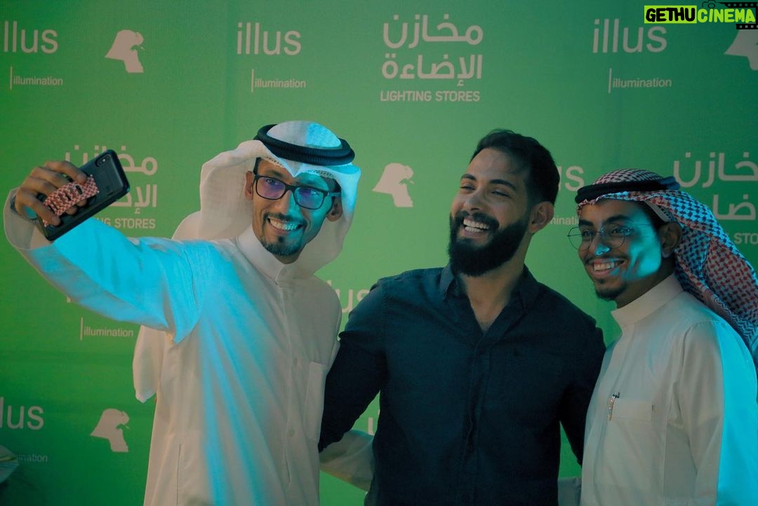 Aziz Bader Instagram - ألف مبروك لاخوي الغالي علي القناعي افتتاح مخازن الاضاءة @lightingstoreskw واسعدني شوفة الاخوان اللي حضروا بدون استثناء . تصوير @boaybe