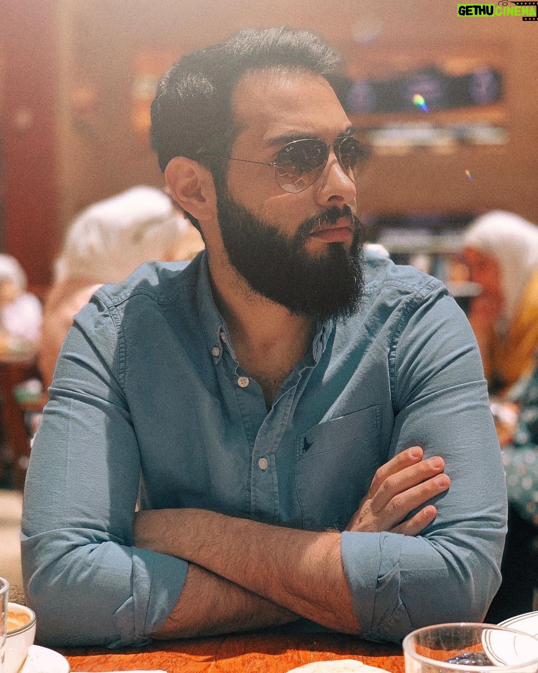 Aziz Bader - 6.7K Likes - Take a picture like I dunno 🤷🏻♂️