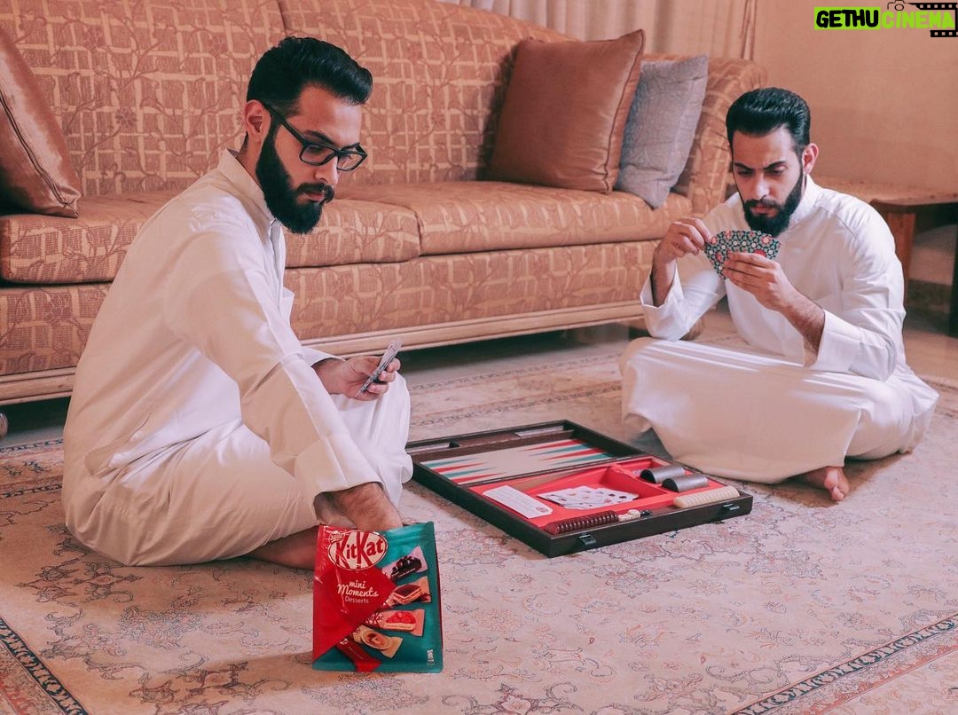 Aziz Bader - 8.3K Likes - أنا ونفسي وذاتي مستمتعين
•
المهم هذي المفاجأة اللي قلت لكم عنها من كتكات، مسابقة لكم
•
الجوائز
٥ رابحين بالسحور كت
٣ فائزين برحلة في عيد الأضحى مع مرافق وكامرة قو برو
•
صوروا مع كتكات ميني مومنتس (نفس اللي معاي) وحطوا منشن وهاشتاق للتالي 👇
@aziz
@kitkatarabia
#kitkatsuhoorkit
•
🌝 اسعد نفسك بنفسك... على الأقل بالصور