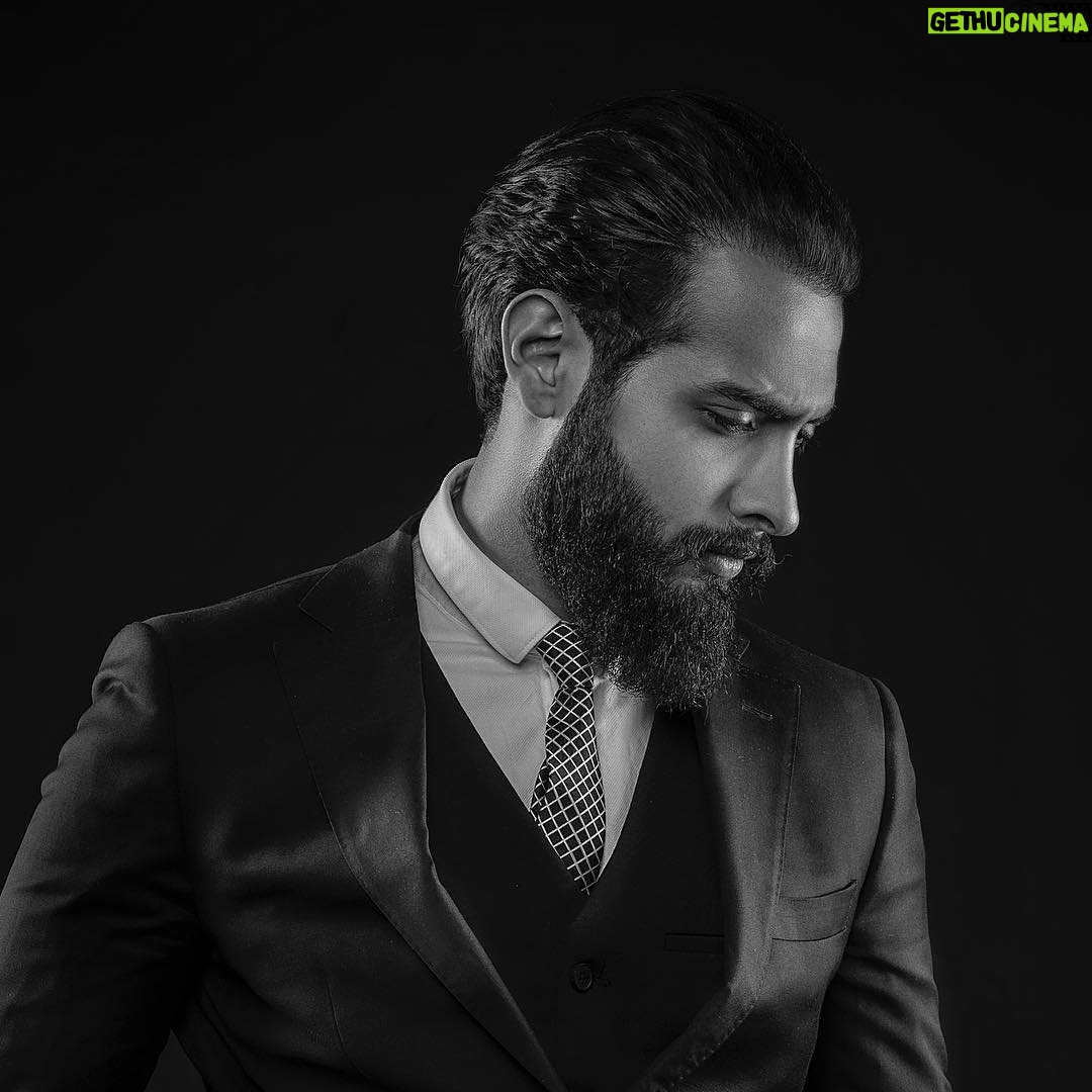 Aziz Bader Instagram - قاعد أخطط حق أشياء يديدة نقدمها لكم راح تعجبكم، المسألة مسألة وقت والقادم أجمل 🌹 • تصوير: @mishary_alnajem