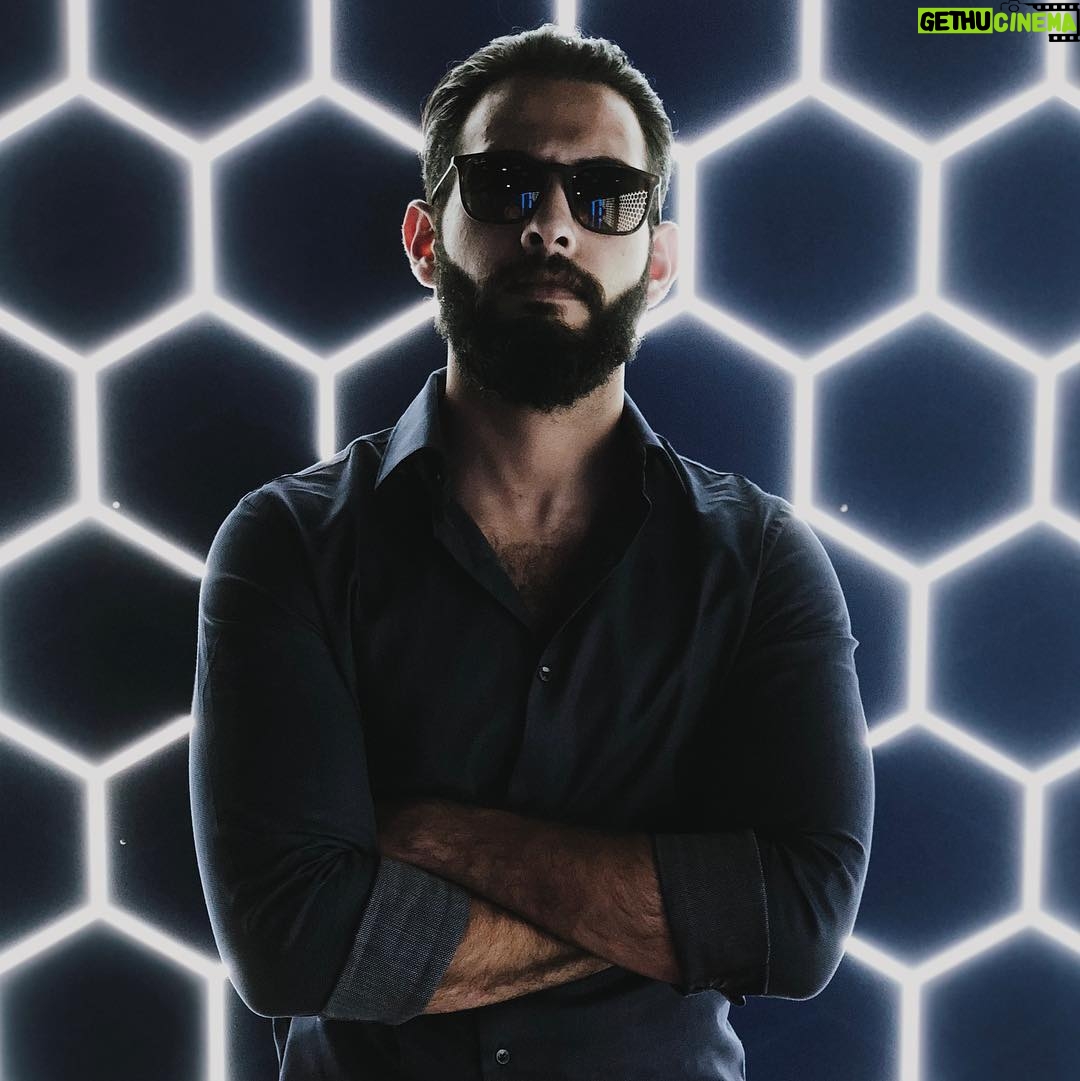 Aziz Bader - 7.6K Likes - ضع علم بلدك 🇰🇼
