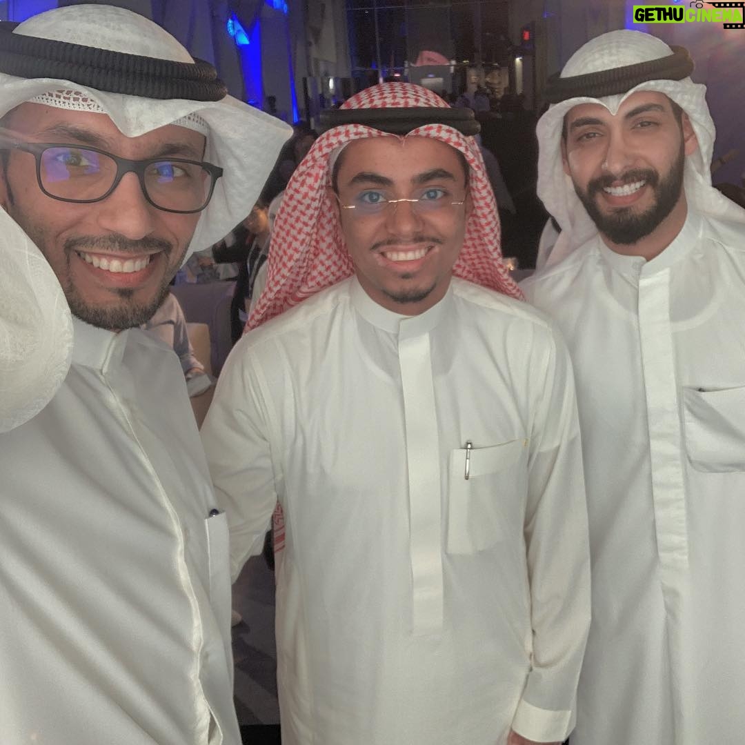 Aziz Bader - 7.4K Likes - بعض الصور من مؤتمر #فوتوتوكس الذي يتضمن أكبر تجمع للمصورين المحترفين
تشرفت وسعدت برؤيتكم أخواني
@fototalks