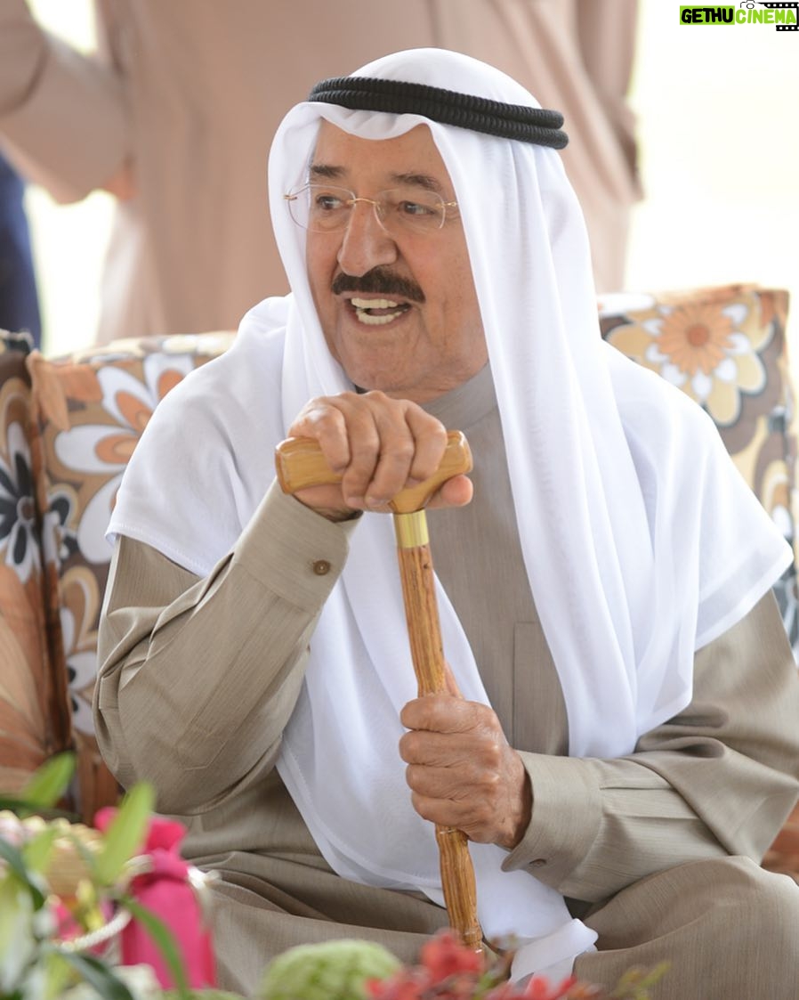 Aziz Bader - 8.2K Likes - جعل الضحكة ما تفارق شفاتك وجعل الفرحه ما تفارق روحك وجعل السعاده ما تفارق حياتك عسى يطول بعمرك ويحفظك يا #قائد_الانسانيه سمو الأمير الشيخ صباح الأحمد الجابر الصباح 🇰🇼