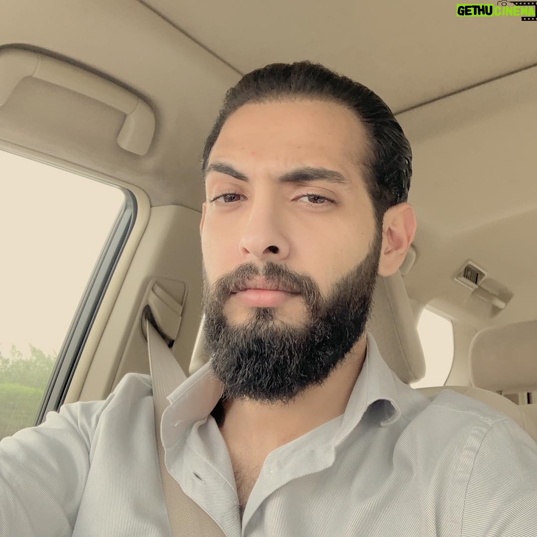 Aziz Bader - 7.4K Likes - #سيلفي_اليوم
مع شوية غبار ومطر
•
شلون الجو عندكم؟
