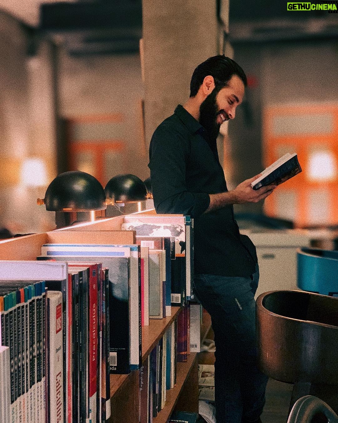 Aziz Bader - 8.5K Likes - Books II 📚
•
When was the last time you read a book?
متى آخر مرة قريتوا كتاب؟