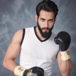 Aziz Bader Instagram - أتوقع آنا آخر واحد نزل #ذكاء_اصطناعي #yearbook