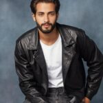 Aziz Bader Instagram - أتوقع آنا آخر واحد نزل #ذكاء_اصطناعي #yearbook