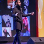 Aziz Bader Instagram - في تلميح قوي جداً لمشروع قادم في هذه الصورة 😎 اللي يخمن راح أرسله هدية "موقعة"…. ركزوووو 🎩🎭