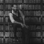 Aziz Bader Instagram - تحبون قراءة الكتب الورقية ولا الالكترونية؟ 📚 Do you like reading physical books or e-books? 📚