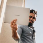 Aziz Bader Instagram - . أطلب HUAWEI Matebook X X Pro الآن ابتداءً من 439.9 د.ك واحصل على هدايا مجانية بقيمة 78.9 د.ك. استمتع بتصميم أنيق وخفيف، وخاصية مشاركة الشاشات، وشاشة لمس 3K FullView ، و CPU عالي الأداء من الجيل العاشر و Wi-Fi 6 مع #HUAWEIMateBookX @huaweimobilekw