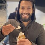 Aziz Bader Instagram - أتوقع الحين أقدر آكل آيس كريم 🤷🏻‍♂️ شكراً سنسوداين! Big thanks to @SensodyneArabia I can now enjoy my ice cream #FearNoFood #GSKAd