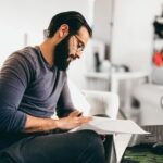 Aziz Bader Instagram - مع عصر التكنولوجيا... ليلحين تكتبون الملاحظات بورقة وقلم؟ Do you still write your notes using paper and pen?
