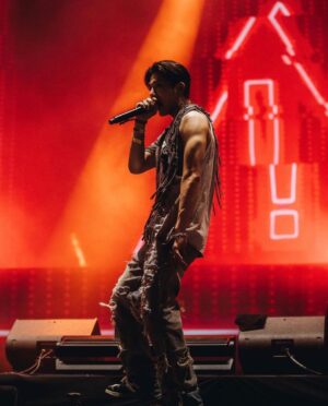 B.I Instagram - Meeting up with old friends and new friends! thanks for bringing us together @rollingloud @rollingloud.th 

Nice pic 🔥@chrisallmeid