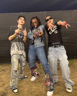 B.I Instagram - Meeting up with old friends and new friends! thanks for bringing us together @rollingloud @rollingloud.th 

Nice pic 🔥@chrisallmeid