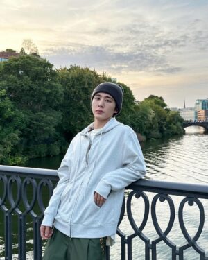 B.I Instagram - 경치봐라 참내