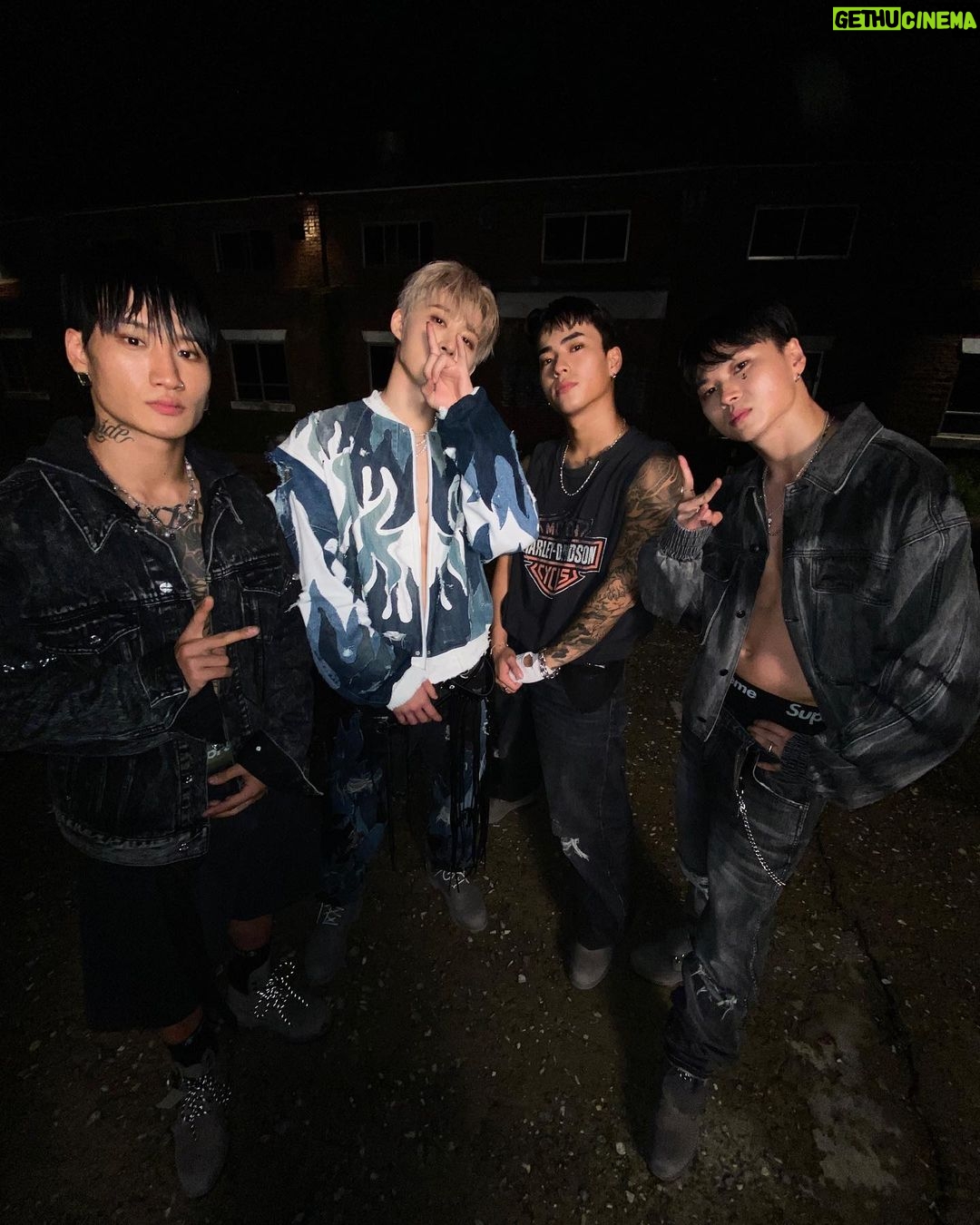 B.I Instagram - 정말 열심히 준비하고 기다려왔던 앨범 Love or Loved가 나왔습니다🔥 함께 작업해준 스테레오 형님들과 닉리 9am, 늘 멋진 퍼포먼스 함께해주는 82크루, 그리구 포렌 감사해요! 많이 즐기고 들어주세요🙏 ⠀ Global EP 'Love or Loved' which I’ve worked so hard is finally out! Amazing to work with @stereotypestv @9amofficial @whoisnicklee for the amazing tracks! And also thanks to @82_aittytoo for all time stunning choreography and @foreign__4n 🙏 special thanks to @131_online @transparentfeed! Please enjoy my album and don't forget to stream 😉 Big love 🆔