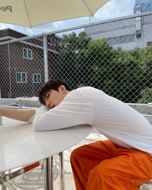 B.I Instagram - 충전중🦾