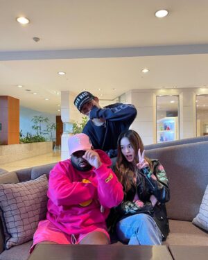 B.I Instagram - family meal with my bro and sister💞