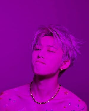 B.I Instagram - 😗