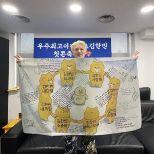 B.I Instagram - 여러분도 아시다시피 제가행복이라는 말을잘안하는데 정말 오랜만에 살맛나는 정도가 아니라 행복하다는 기분을 느꼈어요. 무대의 소중함을 진심으로 느꼈고 그 순간이 너무 황홀하고 짜릿했어요 ID여러분들 덕분입니다. 다시한번 감사하다는 말씀 드리고싶습니다.
⠀
Like you all know, I don’t really say out loud that I am happy but I literally felt alive and happy today. I have realized how much stage means to me. It was so amazing and exciting. Thanks to you IDs! I just wanted to thank you again.