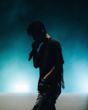 B.I Instagram - Meeting up with old friends and new friends! thanks for bringing us together @rollingloud @rollingloud.th 

Nice pic 🔥@chrisallmeid