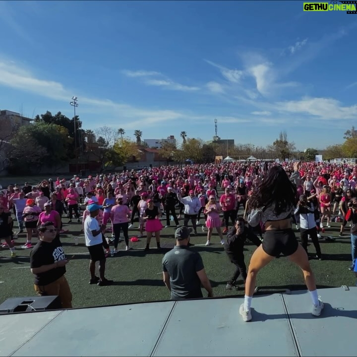 Bárbara de Regil Instagram - CASA LLENA QUERÉTARO 🙏🏻❤️ GRACIAS x ESAS GANAS DE LEVANTARSE Y VENIR A SONREÍR CONMIGO ✨ , BAILAR 💃🏻, CANTAR 🎤, y de paso quemar unas cuantas CALORÍAS 🔥 Lleva esta clase a tu ciudad 🌍 Pais o clase privada Solo escribe aquí ⤵️ contratacionesderegil@gmail.com 🆘 🆘 🆘⤵️ ( no se contratan personas y el correo no es mío 🥺 🙏🏻) Querétaro, Qro.