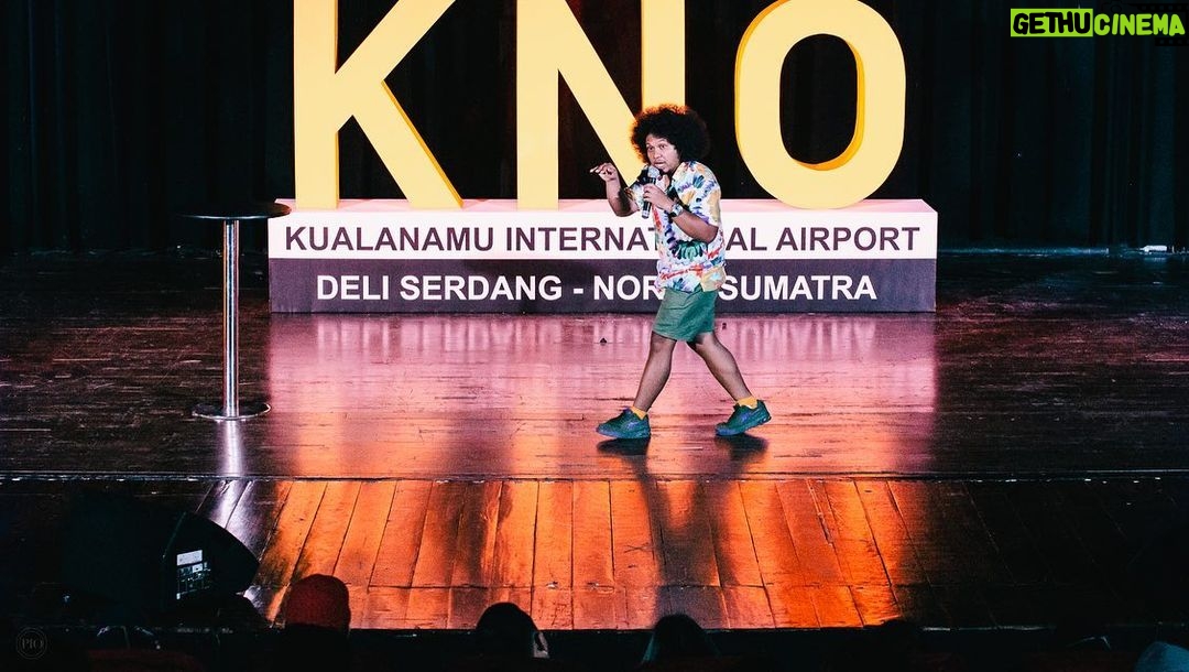 Babe Cabiita Instagram - Ini foto foto keseruan standup kemaren #diManapunMedannya mulai dari persiapan baca doa, standup, hingga penutup bit closing aku pakai gimick dokter kecil š. Uda lama bet ga nulis materi dan gara gara kemaren jd pengen bikin spesial show. Tunggu tahun depan ya. InsyaAllah bisa keliling sampai ke kota kamu! . šø @piokharisma