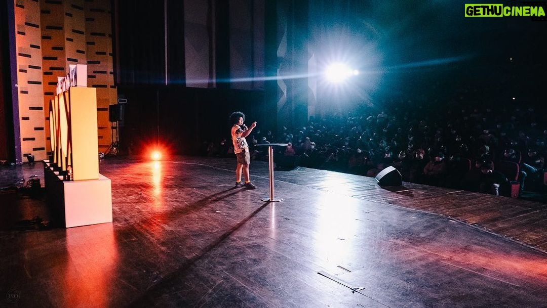 Babe Cabiita Instagram - Ini foto foto keseruan standup kemaren #diManapunMedannya mulai dari persiapan baca doa, standup, hingga penutup bit closing aku pakai gimick dokter kecil š. Uda lama bet ga nulis materi dan gara gara kemaren jd pengen bikin spesial show. Tunggu tahun depan ya. InsyaAllah bisa keliling sampai ke kota kamu! . šø @piokharisma