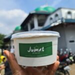 Babe Cabiita Instagram - Dibagiin nasi gratis abis pulang jumatan, tulisan kecilnya mengajak selalu tebarkan salam, jaga silaturahmi, dan klo bisa sering sering mentraktir orang. Ternyata hal sepele mentraktir orang itu termasuk amal jariah seperti kata Ustad khalid basalamah nonton di yutub 😁 #ngajilewatyoutube