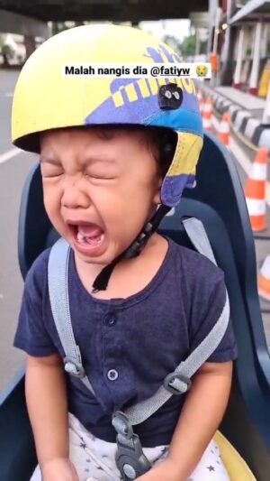 Babe Cabita Instagram - Bawa jalan anak sepedahan, sampai PIM malah nangis minta masuk mall naik sepeda 😭