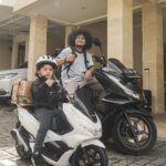 Babe Cabiita Instagram - Ada yang nampak anak ini? Trahir pamit mau mudik ke Medan naik pcx kecilnya tapi ga sampe sampe. Kecepatan kira kira 10meter/jam 😭 Sudah dimana kira-kira dia ya? Ada info?