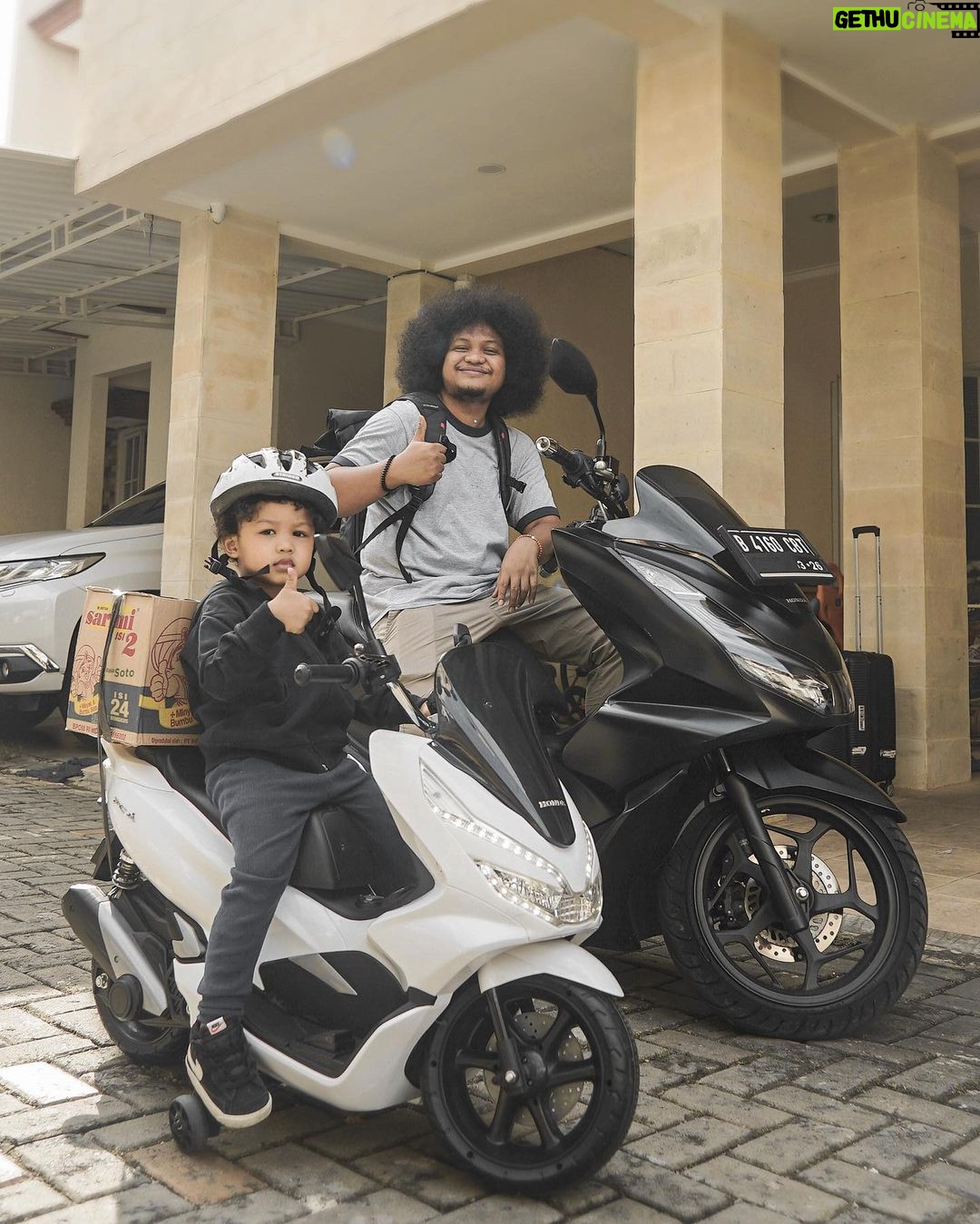 Babe Cabita - 48.5K Likes - Ada yang nampak anak ini? Trahir pamit mau mudik ke Medan naik pcx kecilnya tapi ga sampe sampe. Kecepatan kira kira 10meter/jam 😭 Sudah dimana kira-kira dia ya? Ada info?