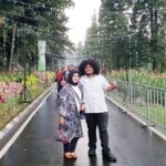 Babe Cabiita Instagram - Tgl 30 des abis sholat subuh, tdur trus mimpi mama. Ada telfon rumah disuatu tempat berdering lalu aku angkat. Pas diangkat suara mama "eh yog apa kabar" , aku lgsg ngomong "eh loh mama, ternyata bisa ya uda mninggal tp tetap komunikasi" dlm mimpi bdn aku lemas skaligus merinding. Abistu aku tanya gmn mah dsana? baik baik aja kan.. mama lalu jawab kayak kode pakai suara "he hmm... " enak gak mah disana? "hee hmm.. " nadanya seolah mau bilang "ya gitulah" tp ga mau bocorin juga keadaan disana. Abistu telponnya terputus... Dalam mimpi, aku senengnya minta ampun! lega rasanya uda ngobrol ama mama dan skrg terbangun ga sedih sama sekali malah semangat. I miss u mak 😂